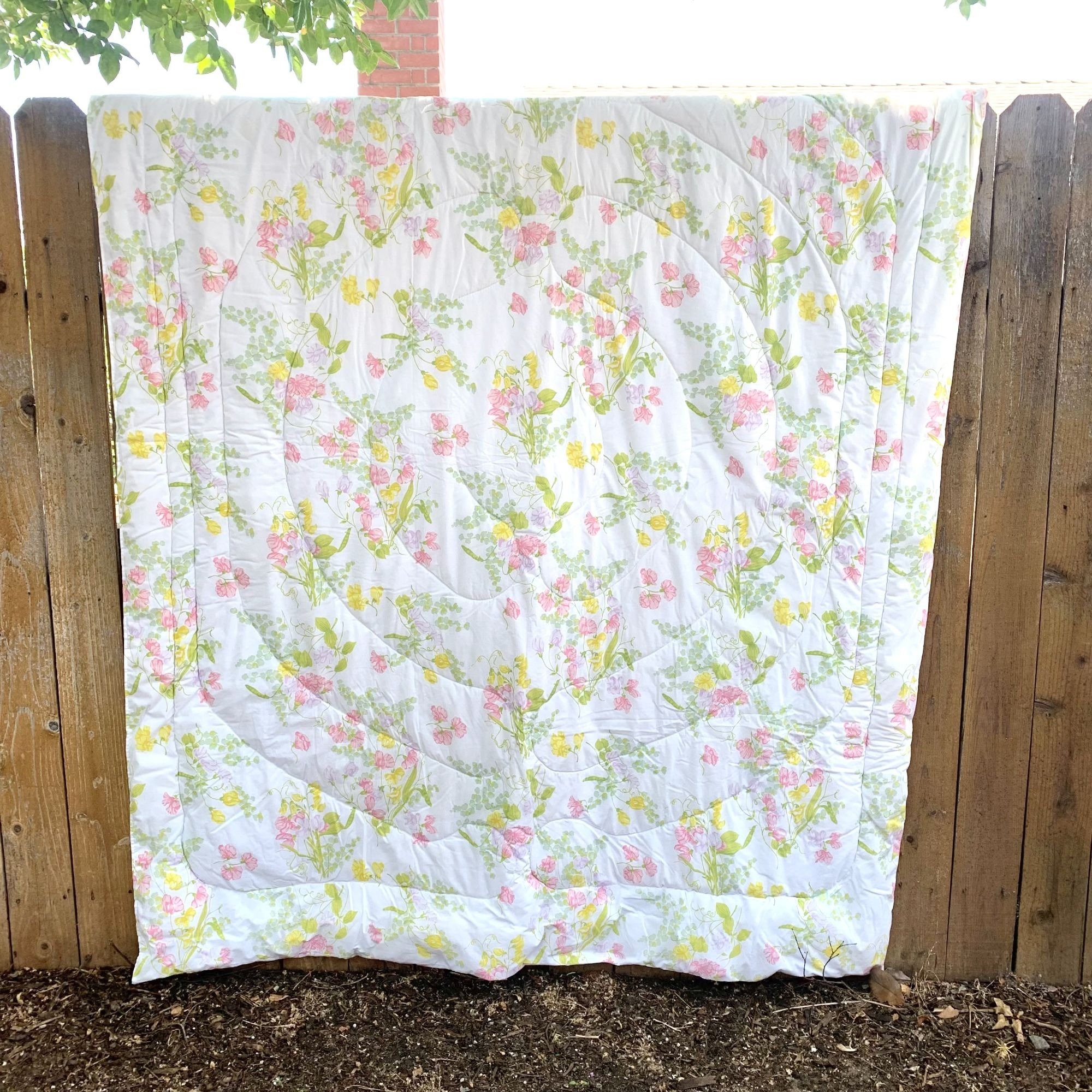 Ensemble de literie doux à fleurs vintage, 100% coton, dentelle blanche, housse de couette à volants, taille Queen, 1 athlon, 1 jupe de lit, 2 taies d'oreiller, 4 pièces  15