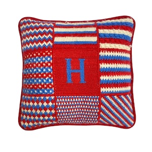 Almohada decorativa de punto de aguja con monograma inicial H, hecha a mano en lana