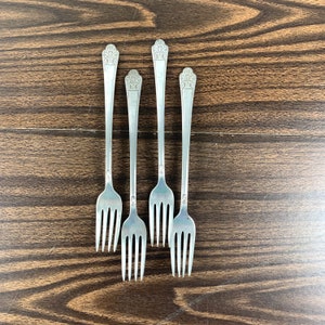 Rogers Deluxe Plate grill forks Precious pattern set of 4