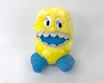 Cute Yellow Monster w Big Teeth 80s vintage plush Prizes