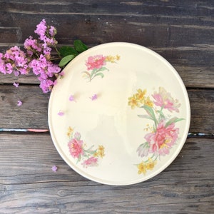 dessert 1940s Royal Gadroon dinnerware. Early mid-century 22K gadroon edge or side plate Harker Pottery USA Wild Rose bread-and-butter