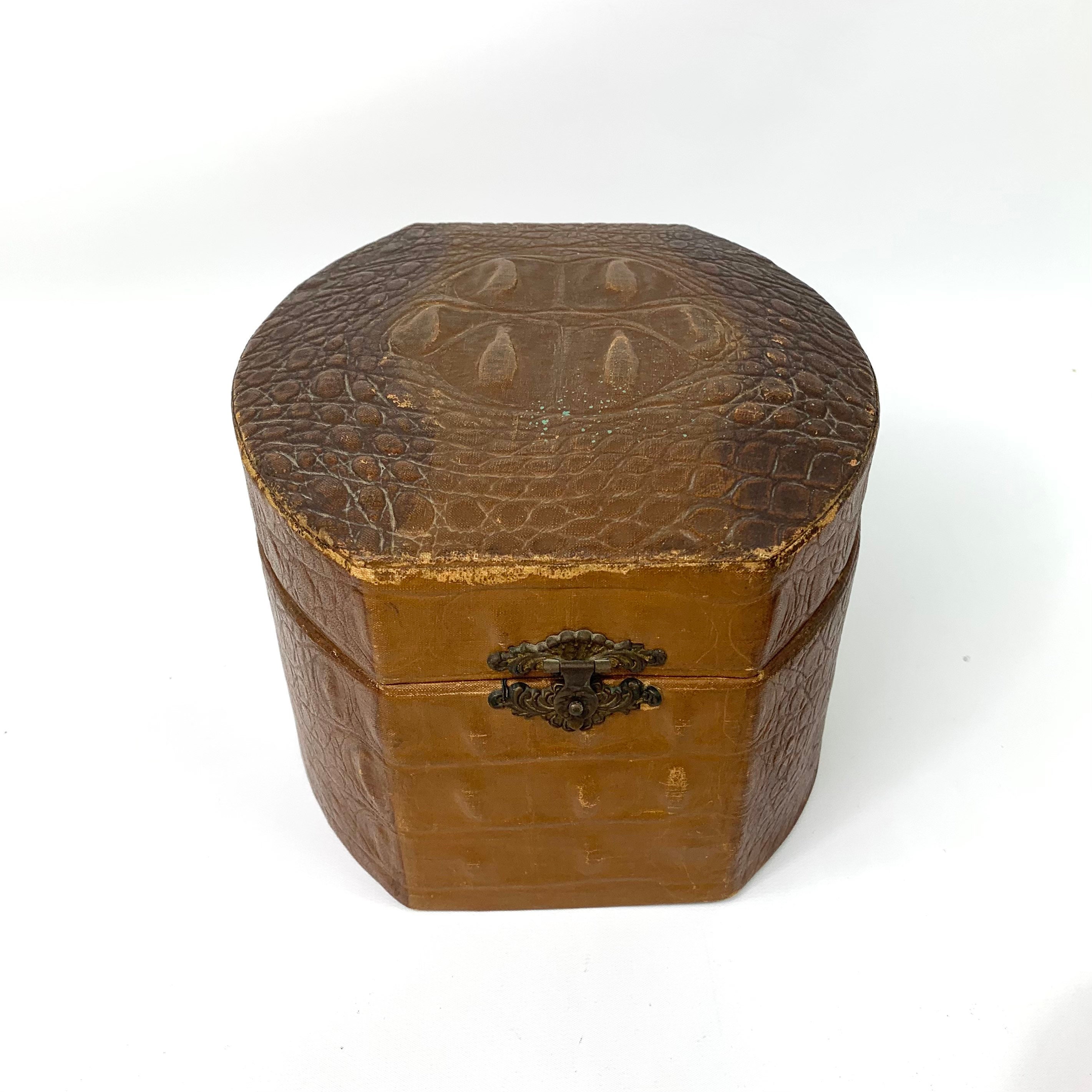 アンティーク調フェイクレザーのカラーボックス：クロコ型押しバニティ