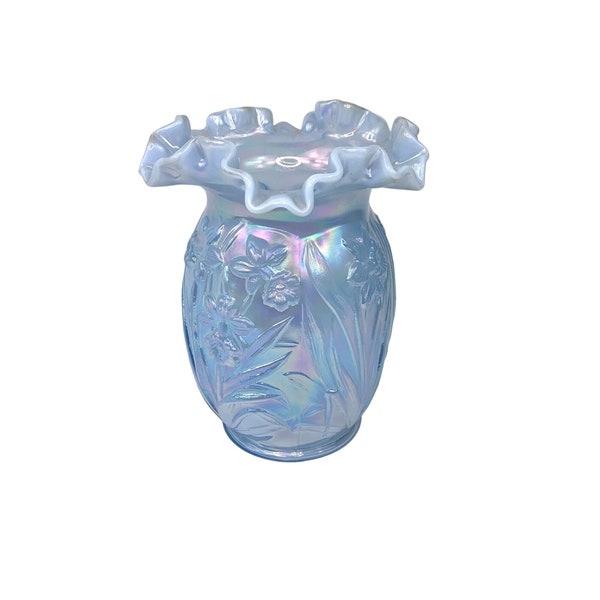 Signé Fenton Lt Blue Opalescent Glass Jonquille Vase 8 en Serti Ébouriffé