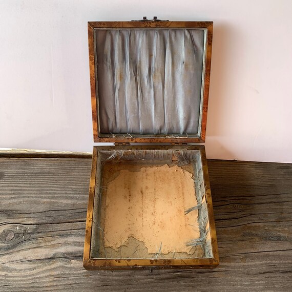 shabby ornate jewelry box with silk lining 20s to… - image 2
