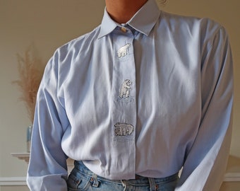 Vintage novelty embroidered blouse in pastel blue UK 18. Vintage polar bear embroidery blouse. Vintage shirt blouse with placket embroidery.