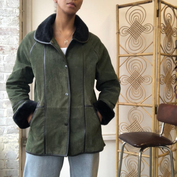 Vintage 80's suede jacket with faux fur collar. Kh