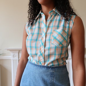 Vintage sleeveless check shirt blouse. Vintage 70's sleeveless gingham shirt. Floral cotton mix woven check blouse. image 3