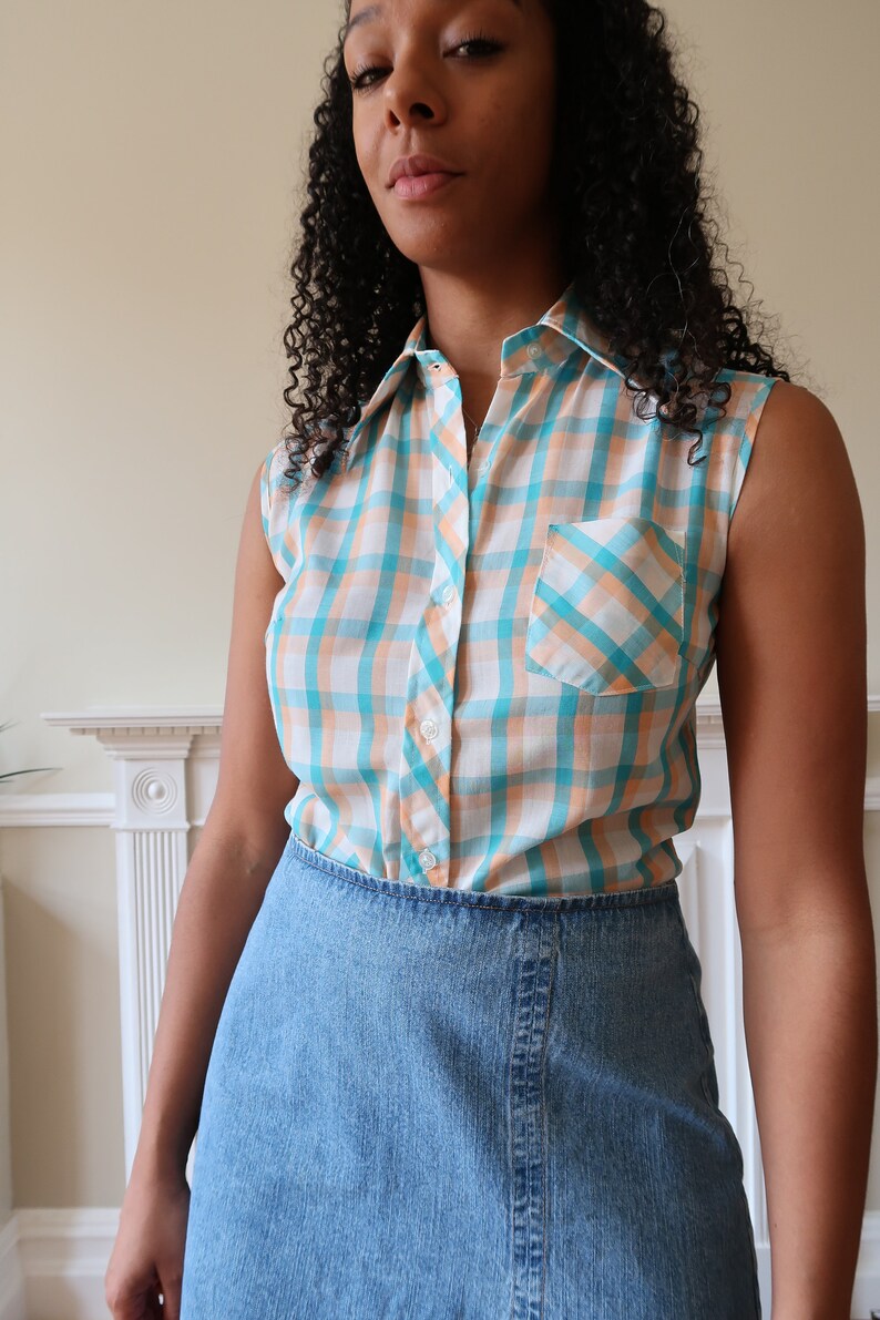 Vintage sleeveless check shirt blouse. Vintage 70's sleeveless gingham shirt. Floral cotton mix woven check blouse. image 3