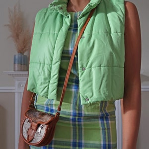 Vintage 'Betty Barclay' cropped puffer Gilet UK 12/14. Vintage Sleeveless puffer jacket in green. Vintage green gilet. image 4