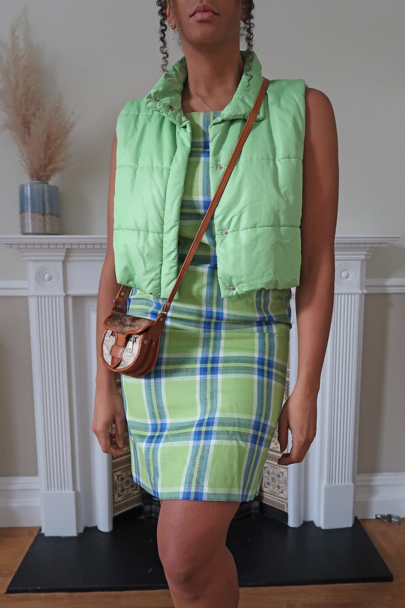 Vintage 'Betty Barclay' cropped puffer Gilet UK 12/14. Vintage Sleeveless puffer jacket in green. Vintage green gilet. image 5