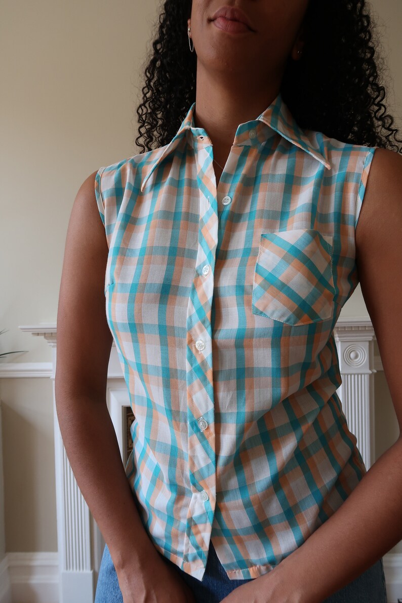 Vintage sleeveless check shirt blouse. Vintage 70's sleeveless gingham shirt. Floral cotton mix woven check blouse. image 2