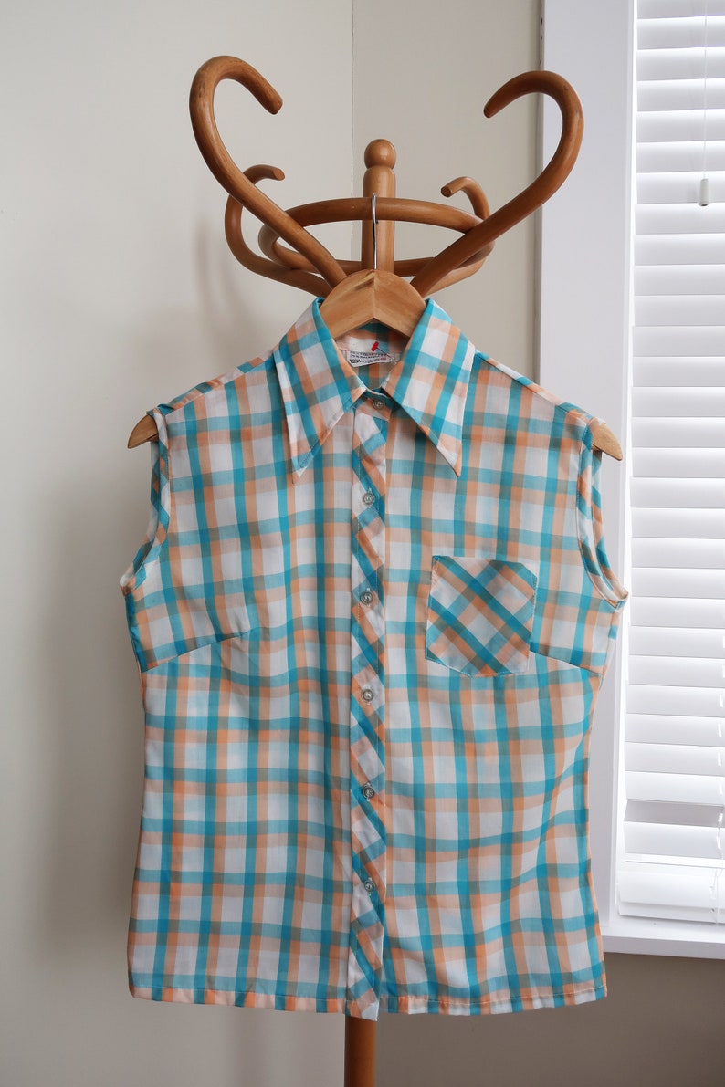 Vintage sleeveless check shirt blouse. Vintage 70's sleeveless gingham shirt. Floral cotton mix woven check blouse. image 6