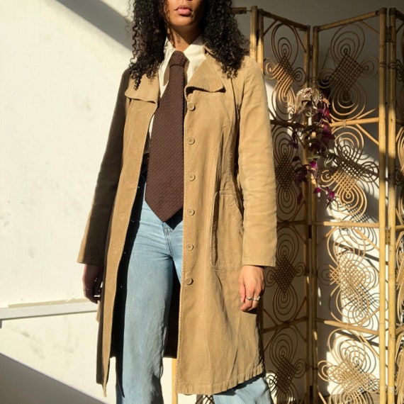 Vintage Long Mac coat in camel corduroy. Vintage c
