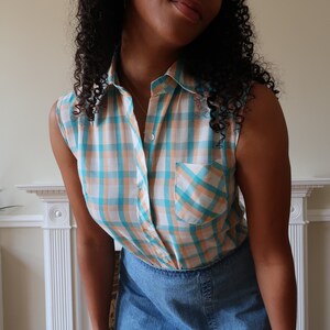 Vintage sleeveless check shirt blouse. Vintage 70's sleeveless gingham shirt. Floral cotton mix woven check blouse. image 4