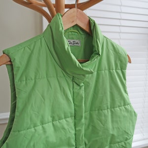 Vintage 'Betty Barclay' cropped puffer Gilet UK 12/14. Vintage Sleeveless puffer jacket in green. Vintage green gilet. image 8