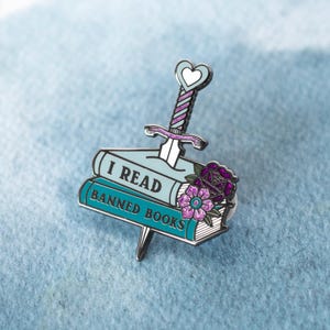 I Read Banned Books Pin - Black Nickel Plated