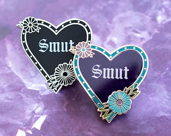 Gothic Hearts of Readers Pin - Smut