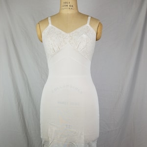 Vintage full slip ivory 34 nylon