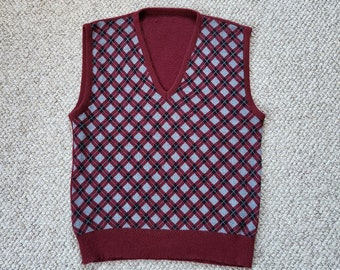 Vintage argyle sweater vest, maroon, acrylic, 46