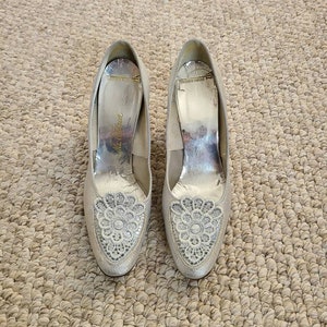 60s silver pumps, silver heels, size 6.5