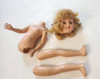 Muñeca de proyecto en piezas, antigua, ojos soñolientos y labios de boca cerrados, Plastic Molded Arts Company, década de 1950