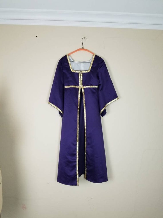 Renaissance costume, purple gown, ladies small, 33