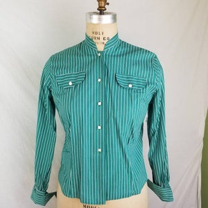 Vintage blouse with french cuffs and nice detailing, 34 cotton
