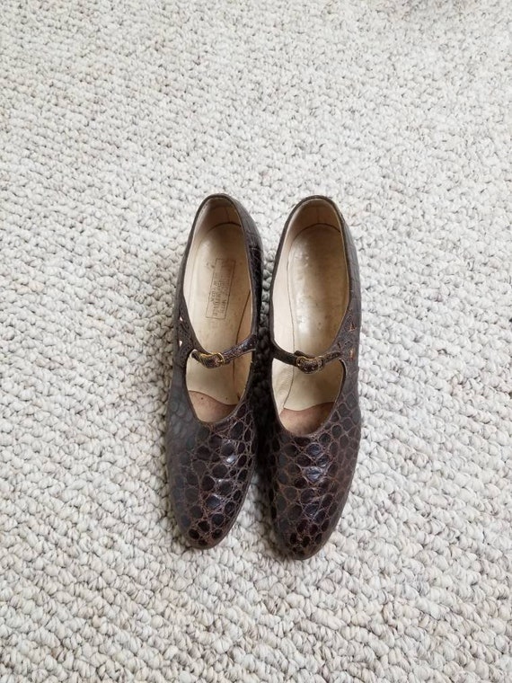 8 Mary Jane heels, 10s-20s, alligator leather brow