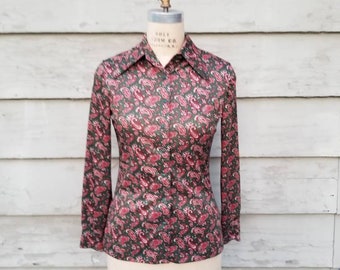70s blouse, hunter green paisley, long sleeved, polyester knit,  fitted