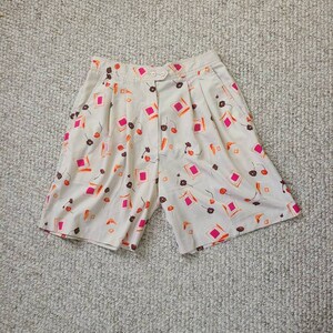 80s Mom shorts, size 12 ladies, tan with floral geometric print, high rise, pleated