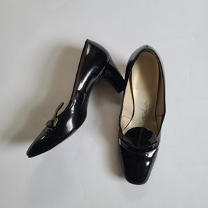 60s pumps, size 5, black patent, Naturalizer