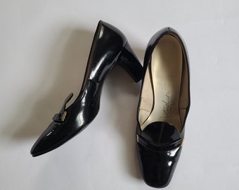 60s pumps, size 5, black patent, Naturalizer
