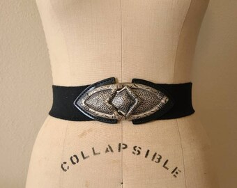 70s/80s metal buckle belt  silver metal and elastic, 26-34"