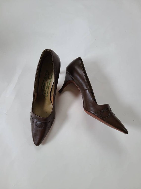 50s 6 1/2, stiletto pumps, brown leather, high he… - image 1