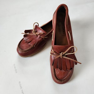70s 10 ladies shoes, casual tie shoes, lace up shoes, Roebucks, gumshoe, reddish brown