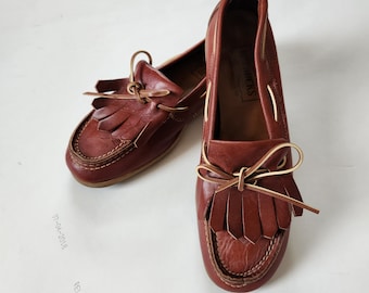 70s 10 ladies shoes, casual tie shoes, lace up shoes, Roebucks, gumshoe, reddish brown