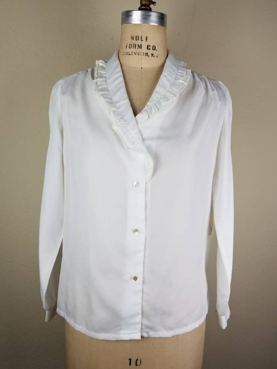 Stunning 80s Lace Collar Embroidered Blouse