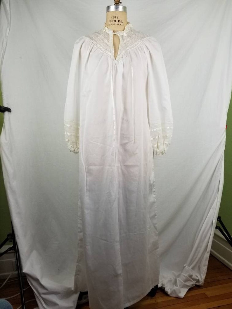 Victorian style medium White nightgown lace