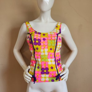 60s bathing suit top, floral groovy, vintage swimwear, bra top, built it bra, bikini, tanking, pink yellow purple flower power, 34 to 36