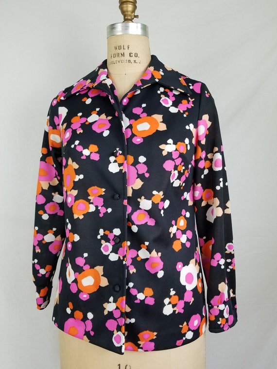 60s-70s black floral top 38 polyester knit - image 2