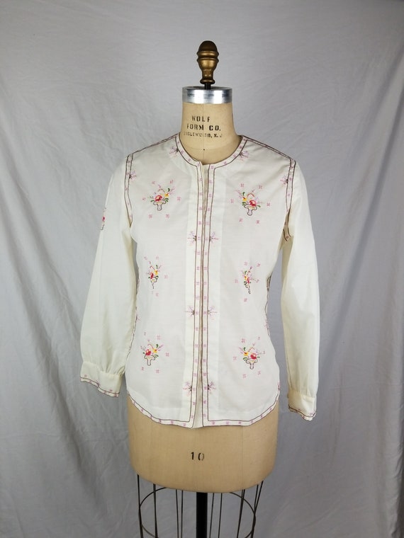 Vintage Chinese blouse, cream, hand embroidered la