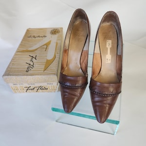 50s stiletto heels, size 6 1/2, brown leather, beautiful shoes, leather soles, 2 3/4&quot; heel, Foot Flairs, boxed