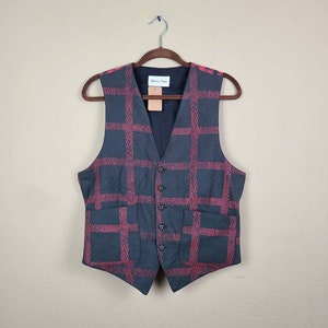 Mens vest, black and red plaid, 41 chest