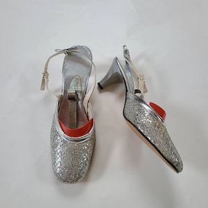 NEW 6 1/2 60s slingback pumps silver glitter