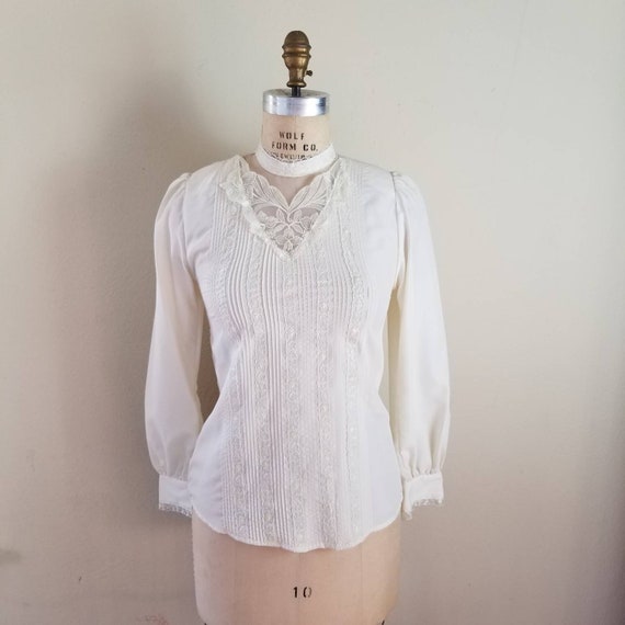 8 Victorian 80s high neck blouse beige