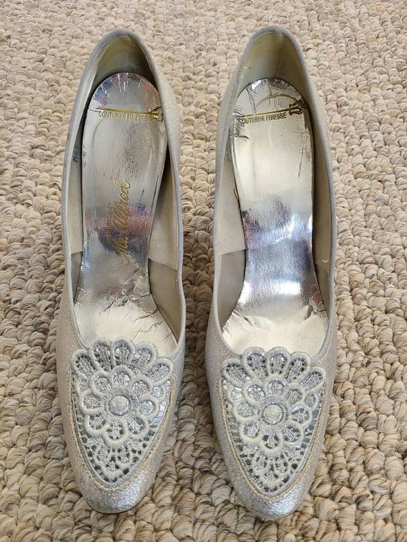 60s silver pumps, silver heels, size 6.5 - image 4