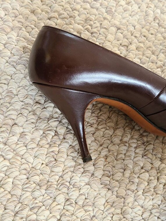 60s 70s stiletto heels, size 8, brown leather, be… - image 10