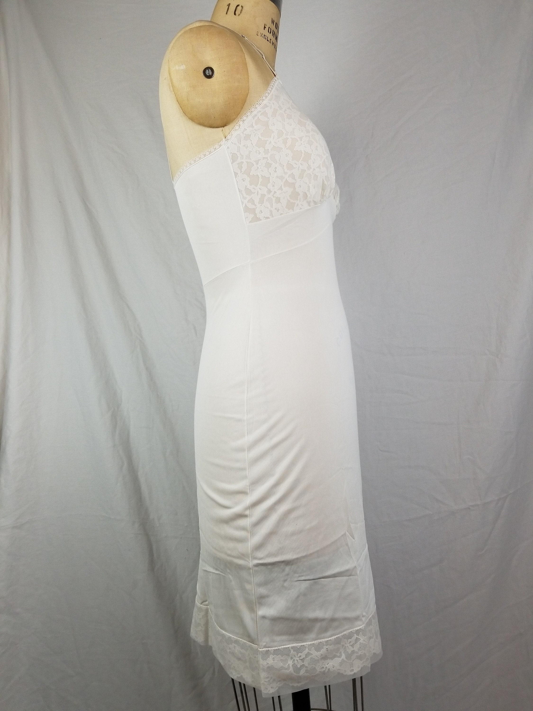 Test : robe de mariée civile satin vintage Sevenyxx ivoire, taille 46