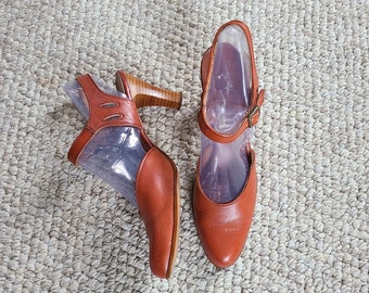 70s 8 heels, 70s shoes, Trotters,  leather heels, caramel color, cutouts  ankle strap, 3" heel