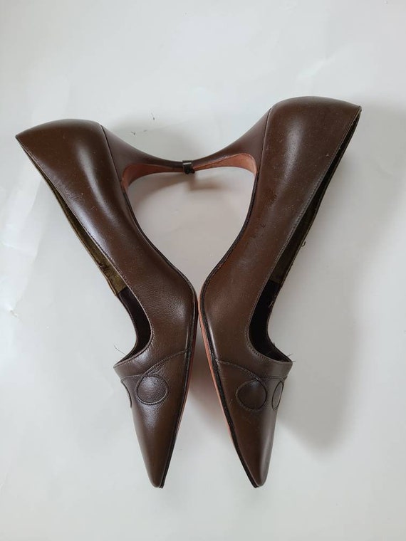 50s 6 1/2, stiletto pumps, brown leather, high he… - image 3